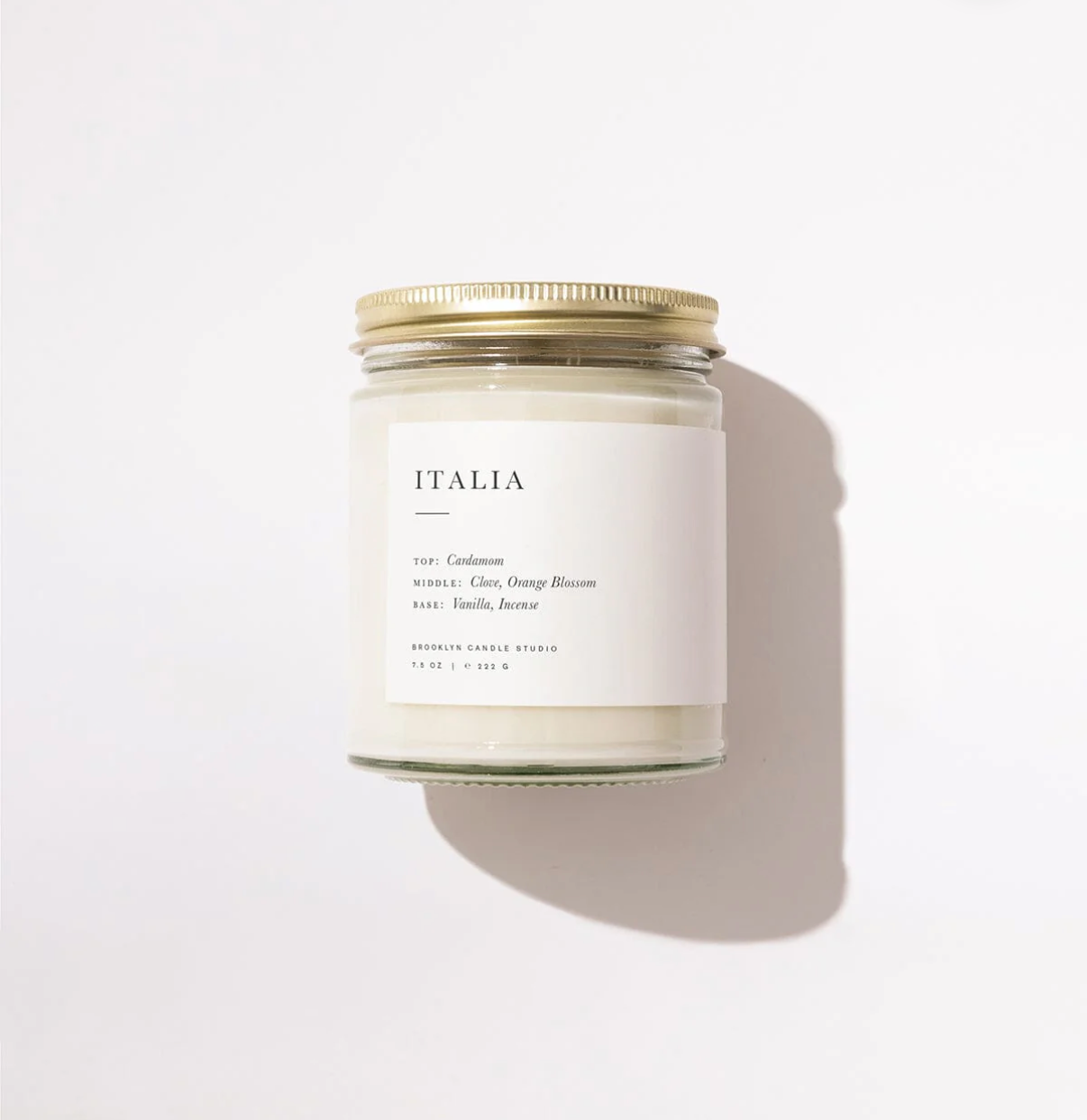 Candle labeled 'Italia' with a white label on a light background